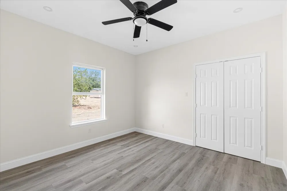 104 S FM 1126 Barry, TX 75102