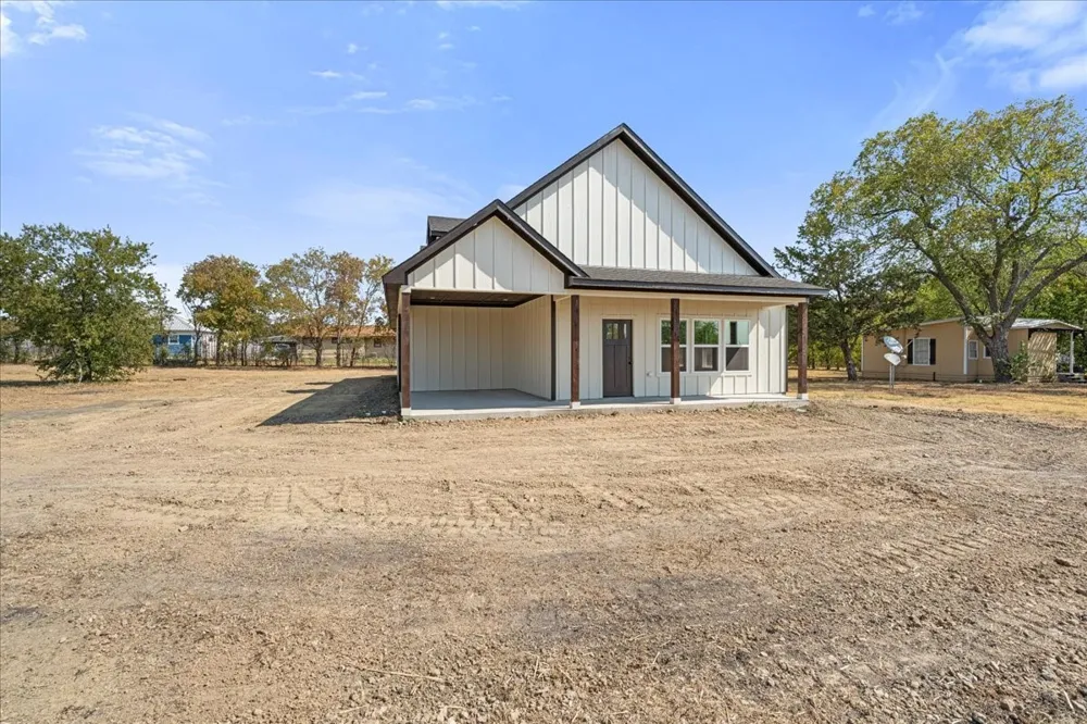 104 S FM 1126 Barry, TX 75102