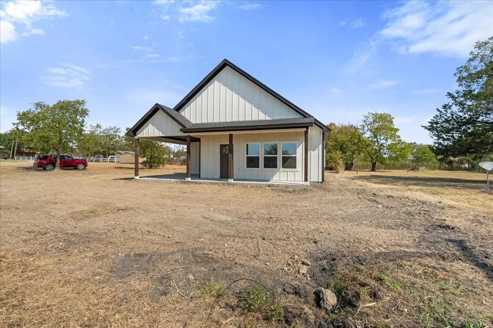 104 S FM 1126 Barry, TX 75102