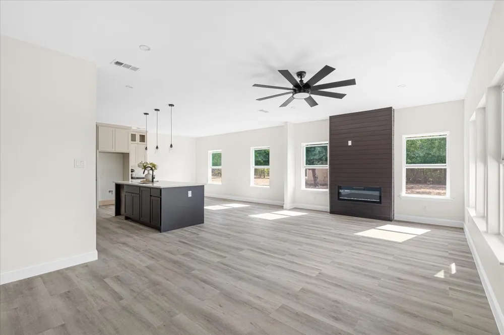 104 S FM 1126 Barry, TX 75102
