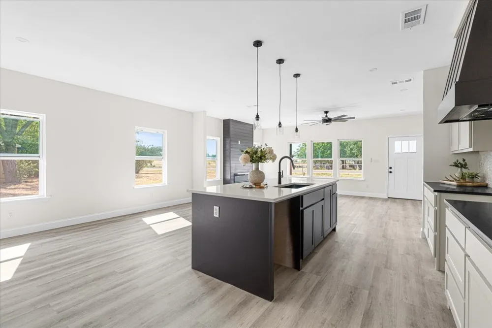 104 S FM 1126 Barry, TX 75102