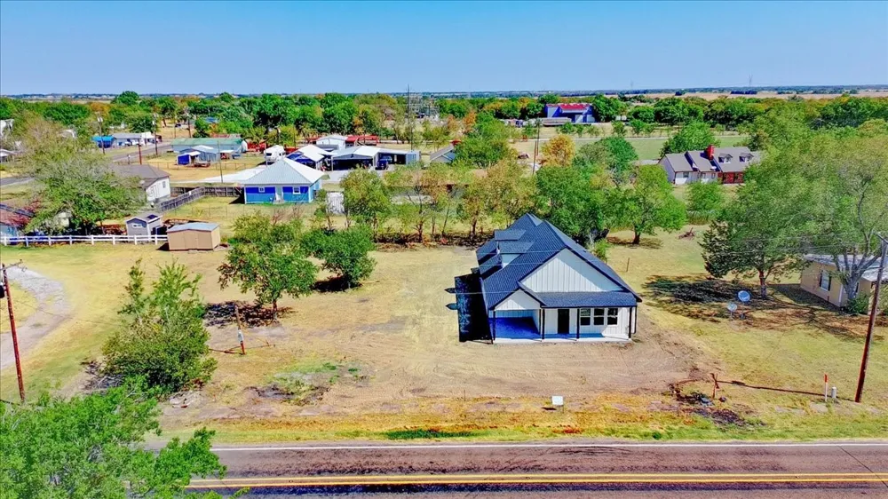 104 S FM 1126 Barry, TX 75102