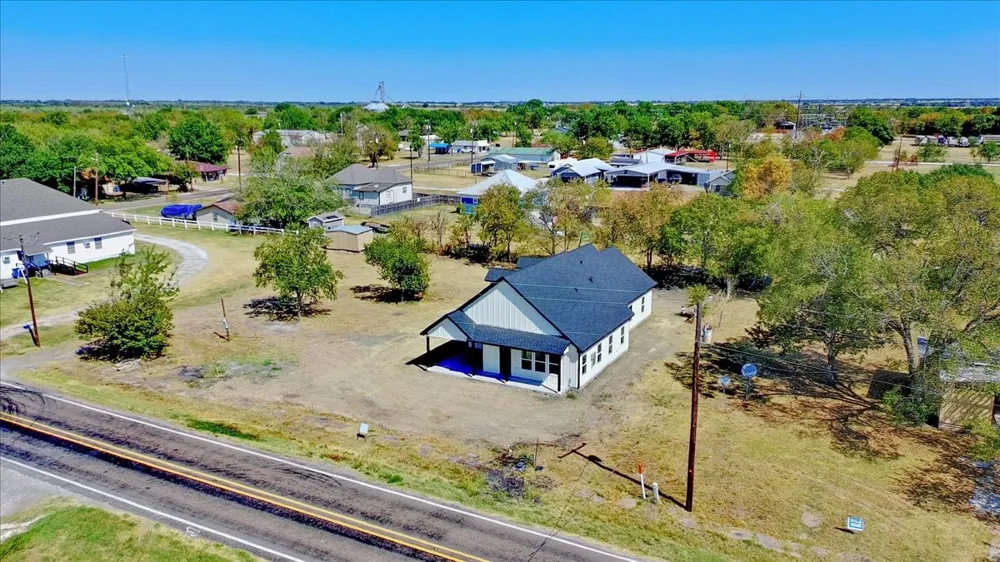 104 S FM 1126 Barry, TX 75102