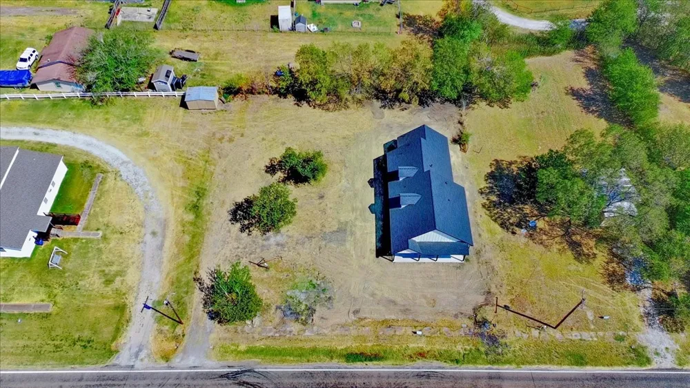 104 S FM 1126 Barry, TX 75102