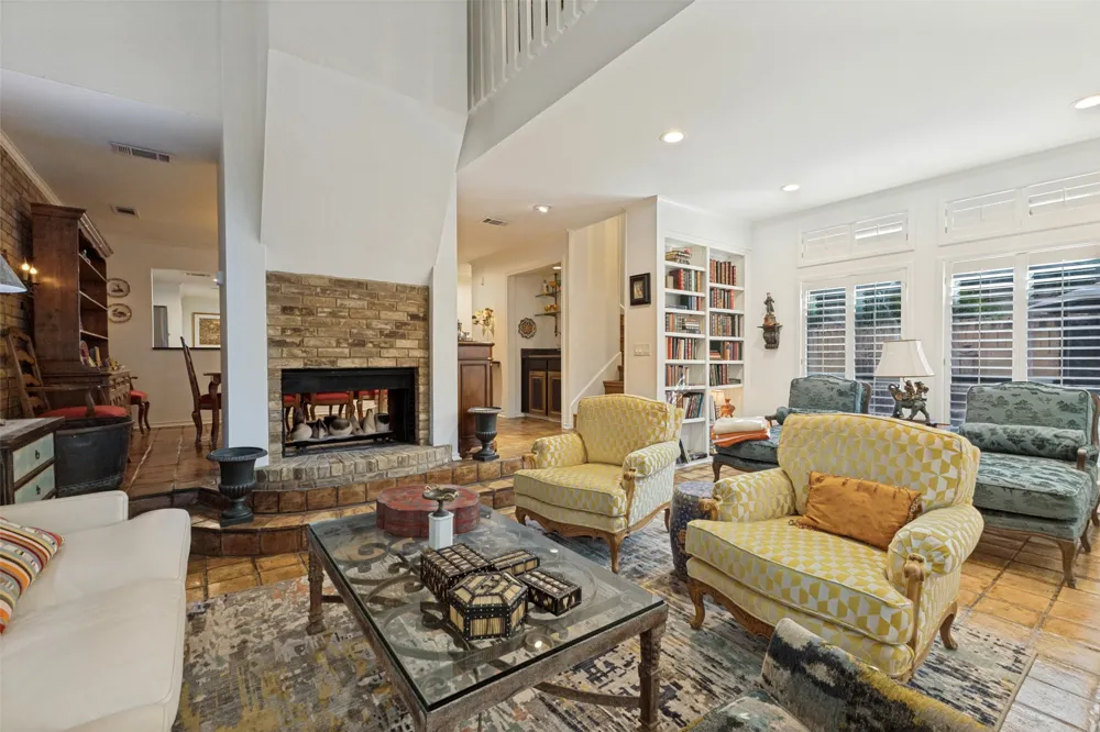3801 Gilbert Avenue #M Dallas, TX 75219