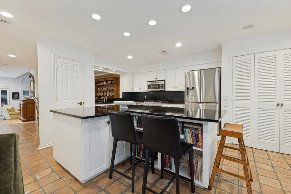 3801 Gilbert Avenue #M Dallas, TX 75219