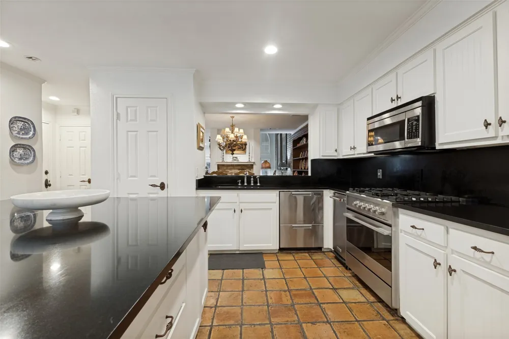 3801 Gilbert Avenue #M Dallas, TX 75219