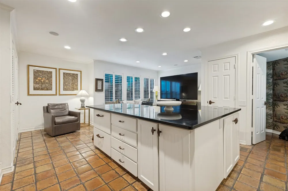3801 Gilbert Avenue #M Dallas, TX 75219