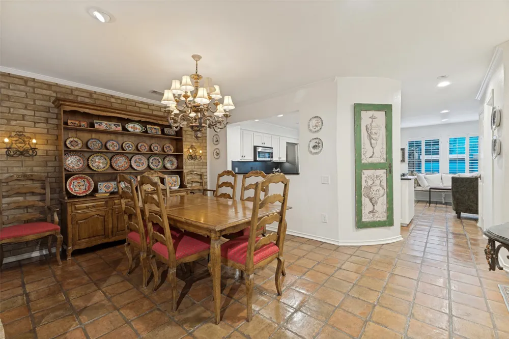 3801 Gilbert Avenue #M Dallas, TX 75219
