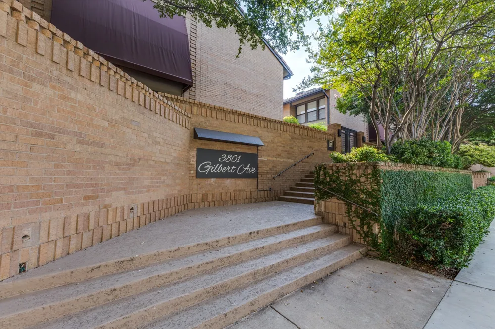 3801 Gilbert Avenue #M Dallas, TX 75219