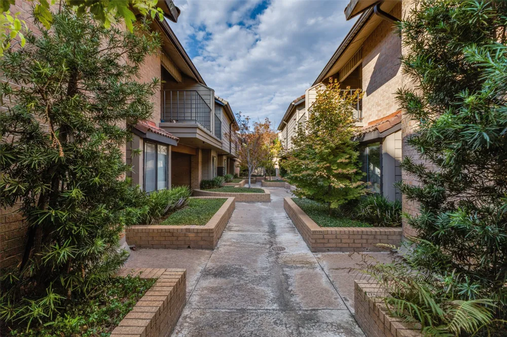 3801 Gilbert Avenue #M Dallas, TX 75219