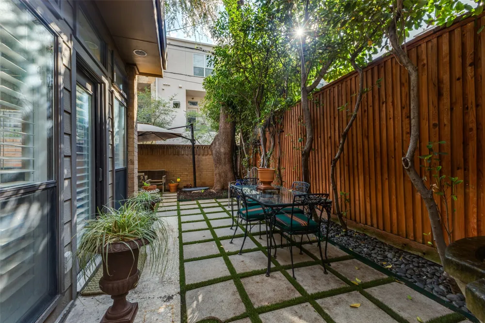 3801 Gilbert Avenue #M Dallas, TX 75219
