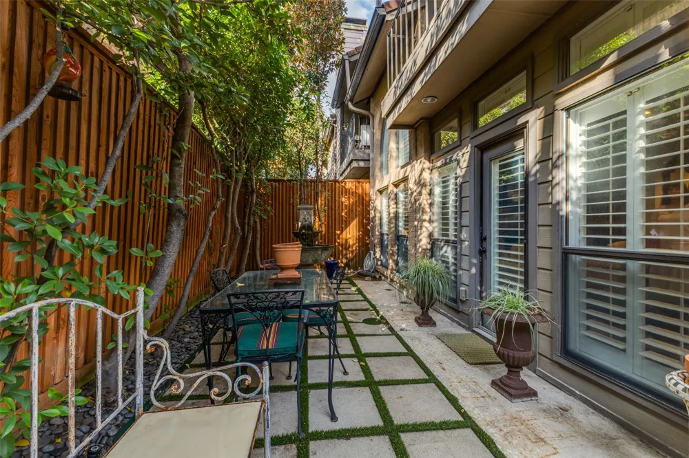 3801 Gilbert Avenue #M Dallas, TX 75219