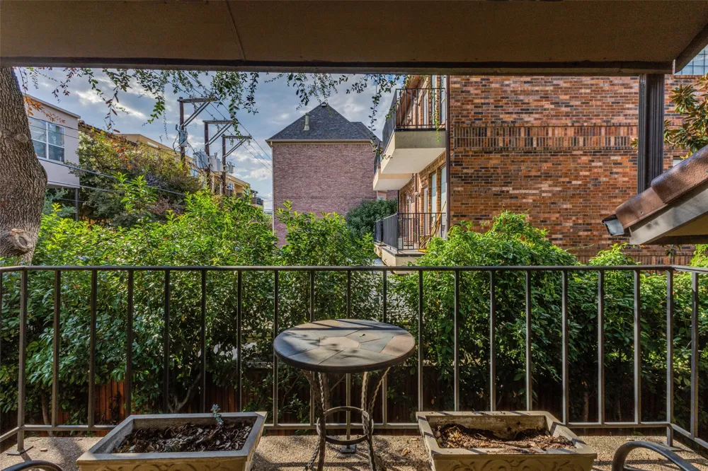 3801 Gilbert Avenue #M Dallas, TX 75219