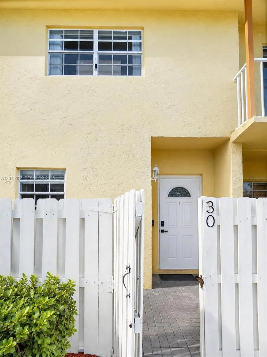 8320 SW 154th Ave #30 Kendall, FL 33193