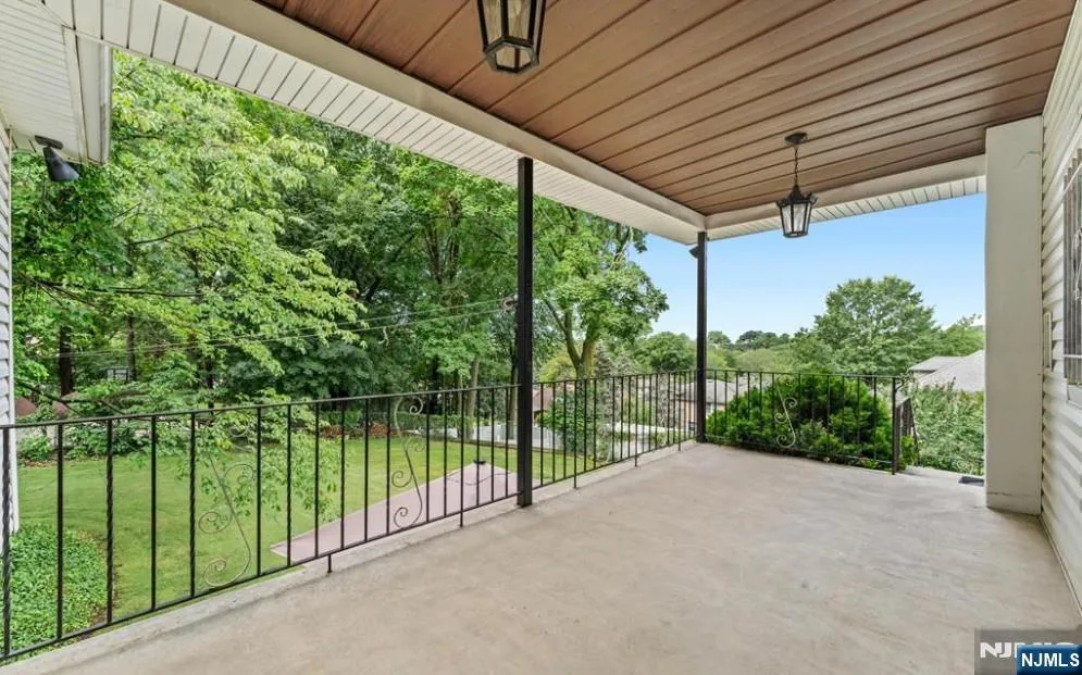 650 Edgewater Avenue 1 Ridgefield, NJ 07657