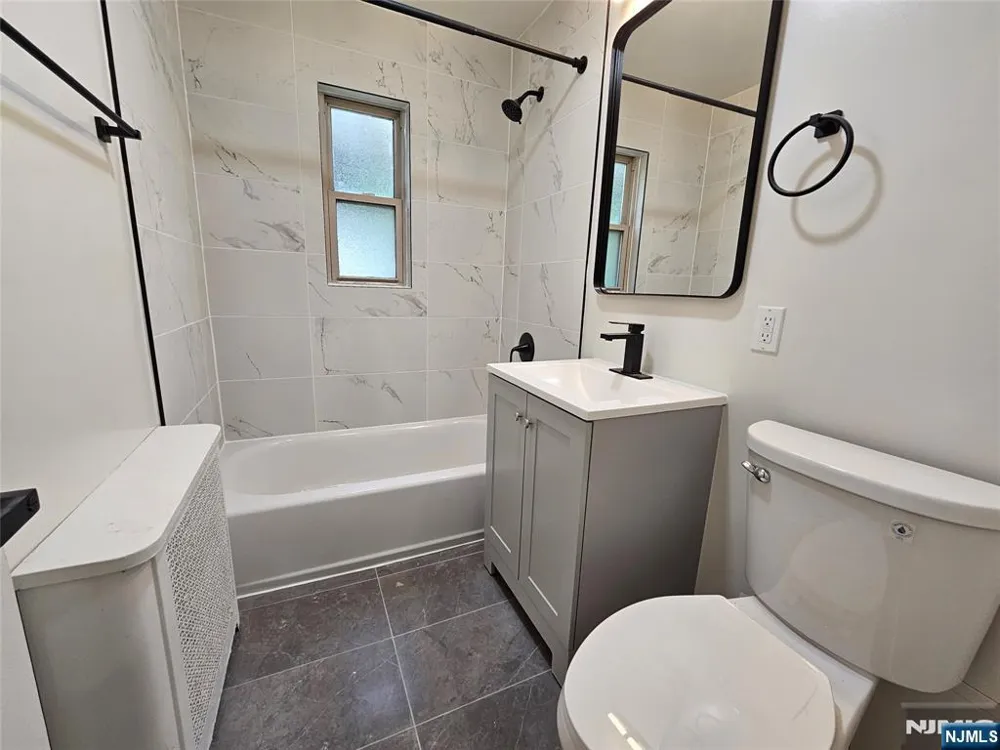 80 Lakeview Avenue Leonia, NJ 07605