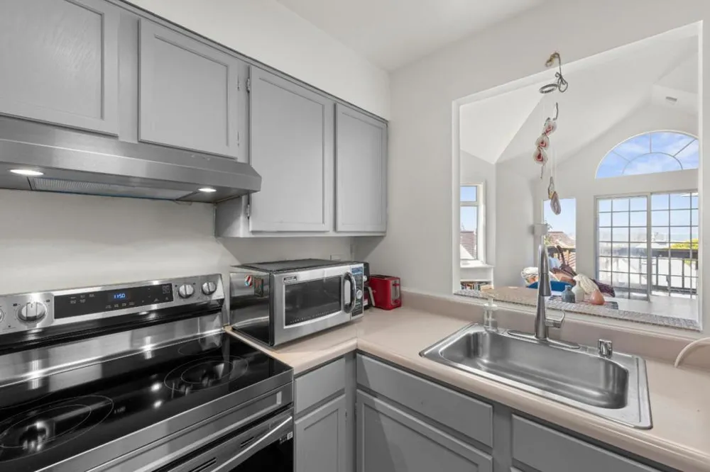 38 Rebecca Lane San Francisco, CA 94124