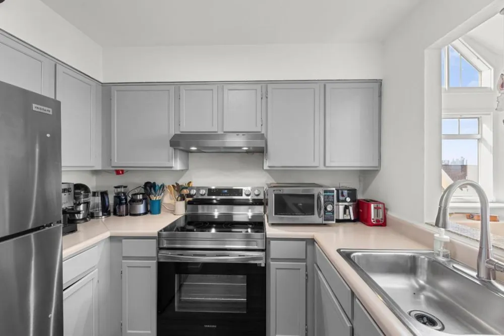 38 Rebecca Lane San Francisco, CA 94124