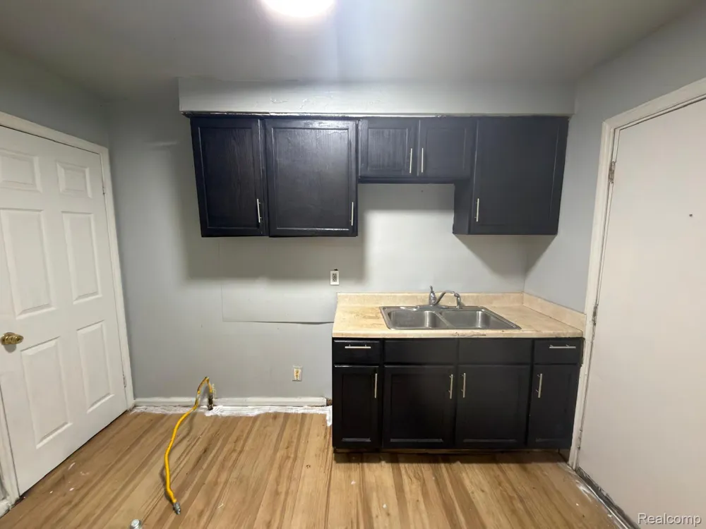 8837 Evergreen Avenue Detroit City, MI 48228