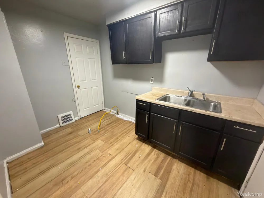 8837 Evergreen Avenue Detroit City, MI 48228