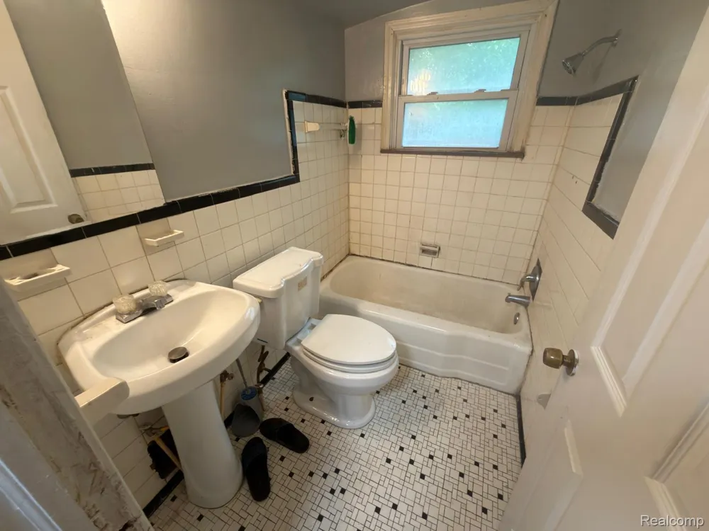 8837 Evergreen Avenue Detroit City, MI 48228