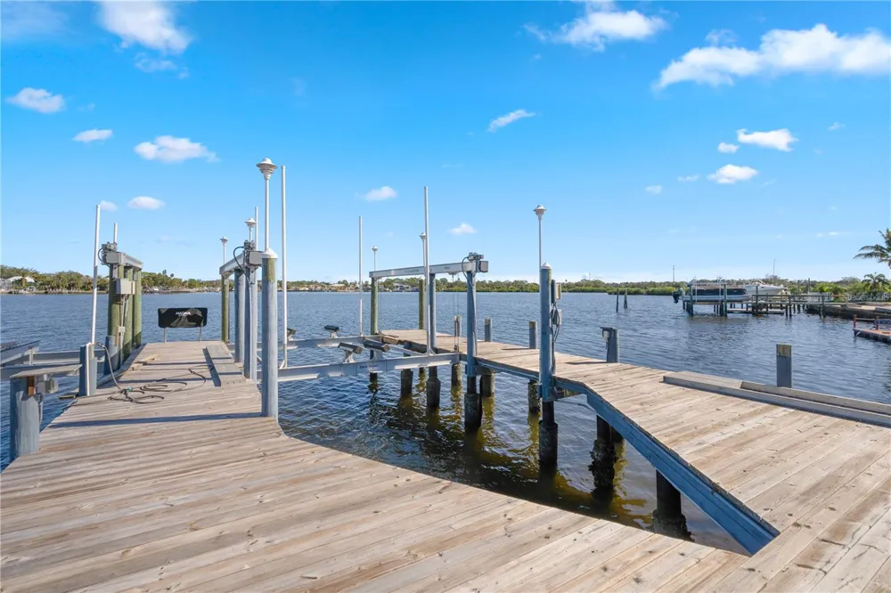 5027 WATERSIDE DRIVE Port Richey, FL 34668