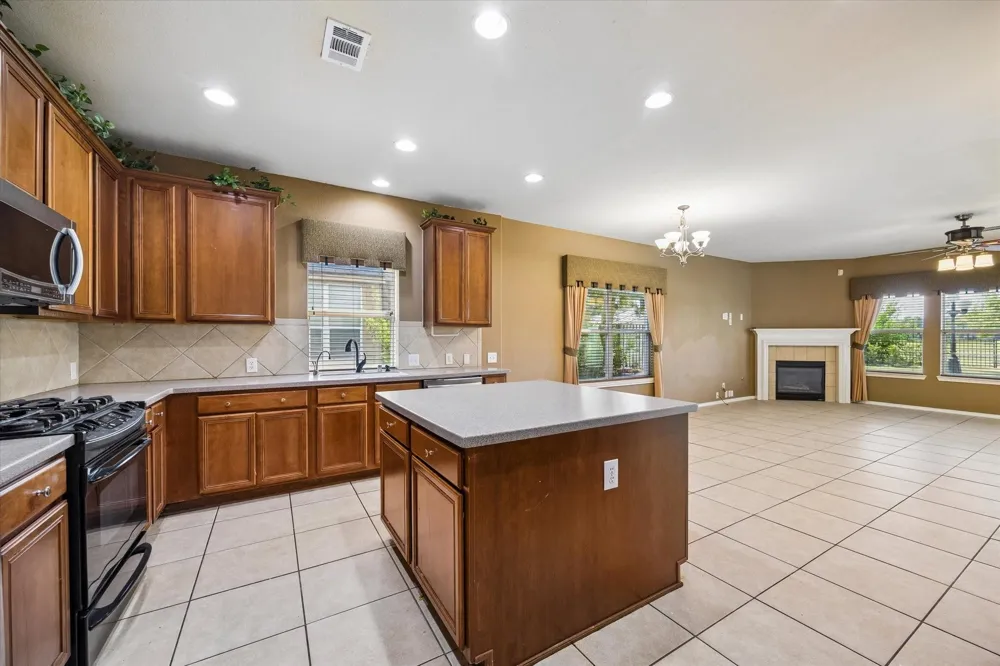 518 Honeysuckle Vine Drive Rosenberg, TX 77469