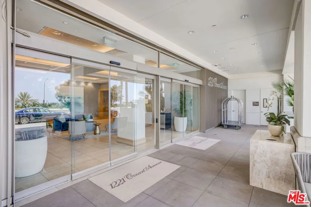 1221 W OCEAN AVENUE #203 Santa Monica, CA 90401
