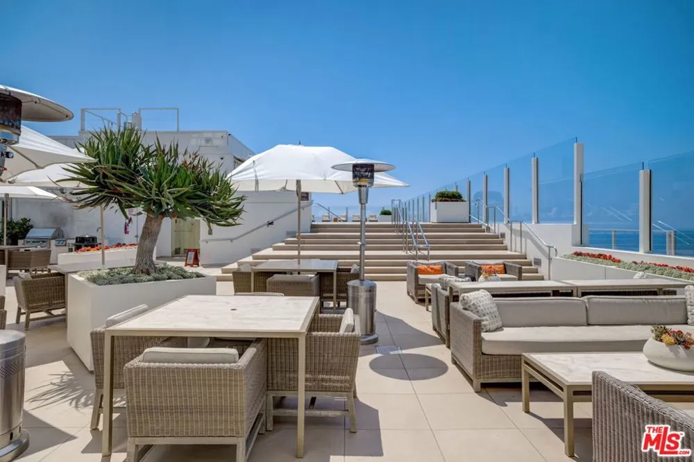 1221 W OCEAN AVENUE #203 Santa Monica, CA 90401