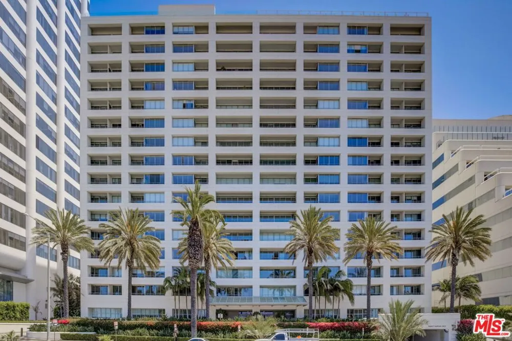 1221 W OCEAN AVENUE #203 Santa Monica, CA 90401
