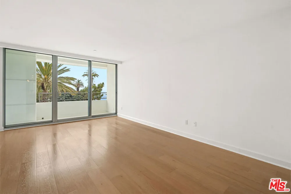 1221 W OCEAN AVENUE #203 Santa Monica, CA 90401