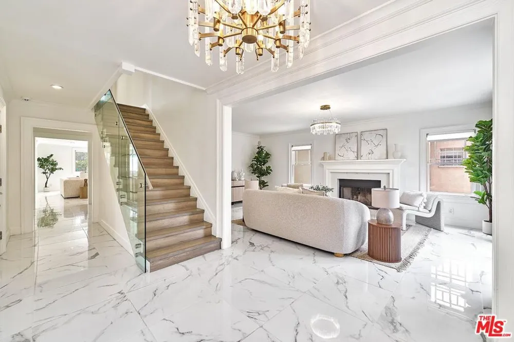 860 S Norton Avenue Los Angeles, CA 90005