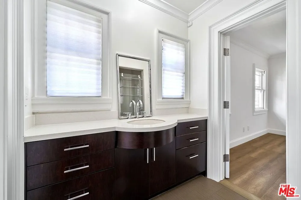 860 S Norton Avenue Los Angeles, CA 90005