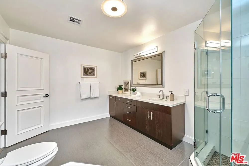 860 S Norton Avenue Los Angeles, CA 90005