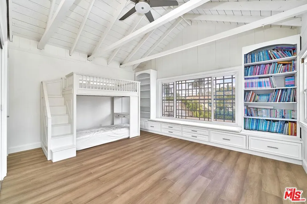 860 S Norton Avenue Los Angeles, CA 90005