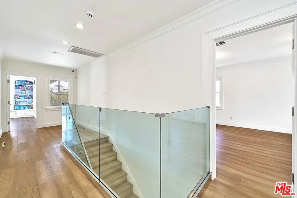 860 S Norton Avenue Los Angeles, CA 90005