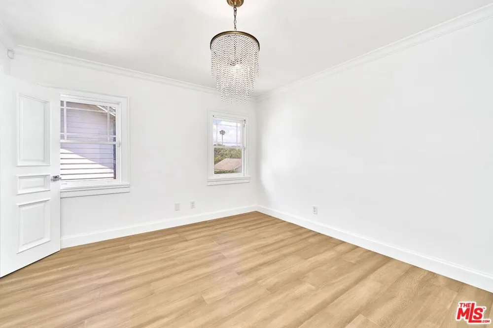 860 S Norton Avenue Los Angeles, CA 90005