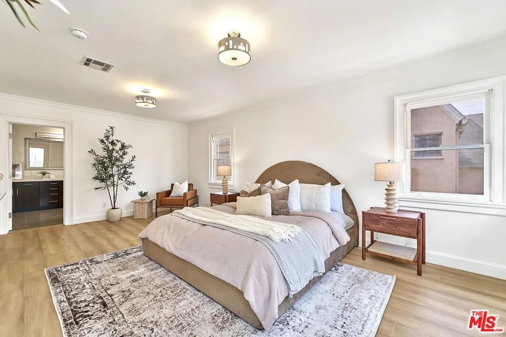 860 S Norton Avenue Los Angeles, CA 90005