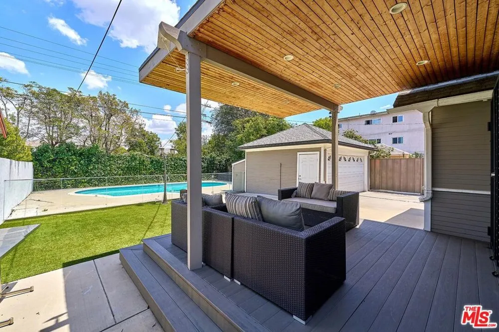 860 S Norton Avenue Los Angeles, CA 90005