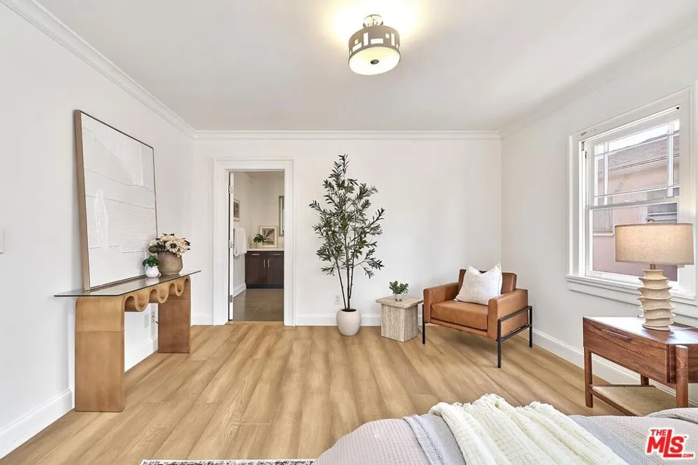 860 S Norton Avenue Los Angeles, CA 90005