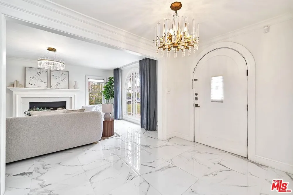 860 S Norton Avenue Los Angeles, CA 90005