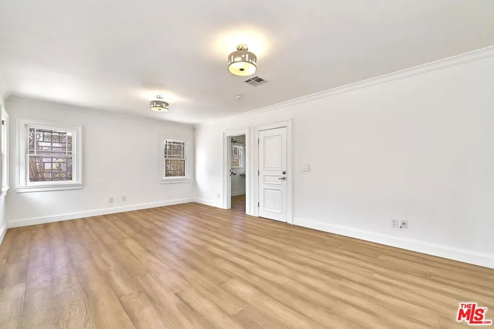 860 S Norton Avenue Los Angeles, CA 90005