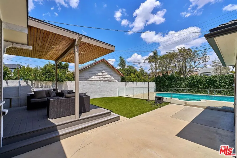 860 S Norton Avenue Los Angeles, CA 90005