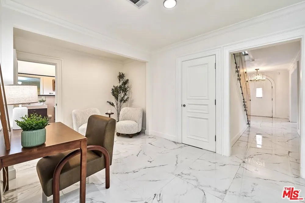860 S Norton Avenue Los Angeles, CA 90005