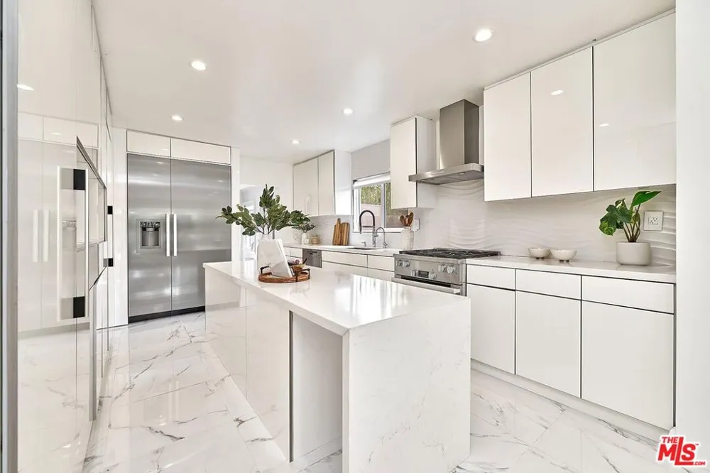 860 S Norton Avenue Los Angeles, CA 90005