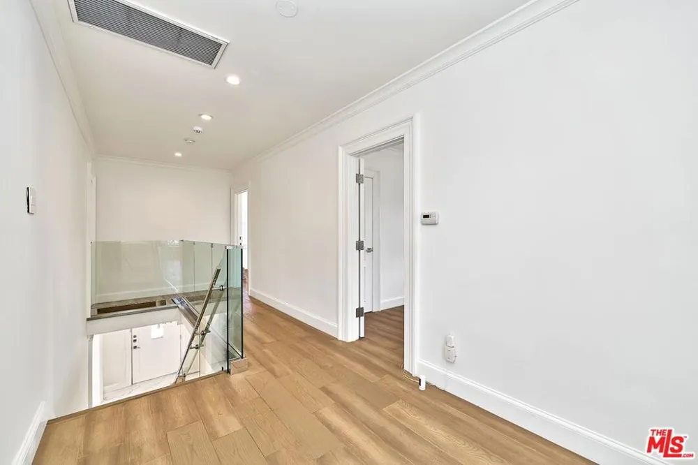 860 S Norton Avenue Los Angeles, CA 90005