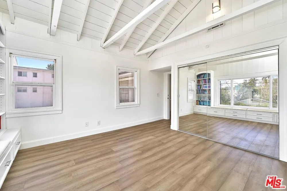860 S Norton Avenue Los Angeles, CA 90005