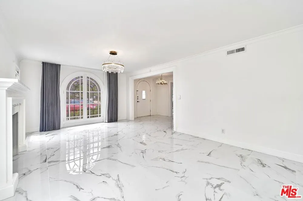 860 S Norton Avenue Los Angeles, CA 90005