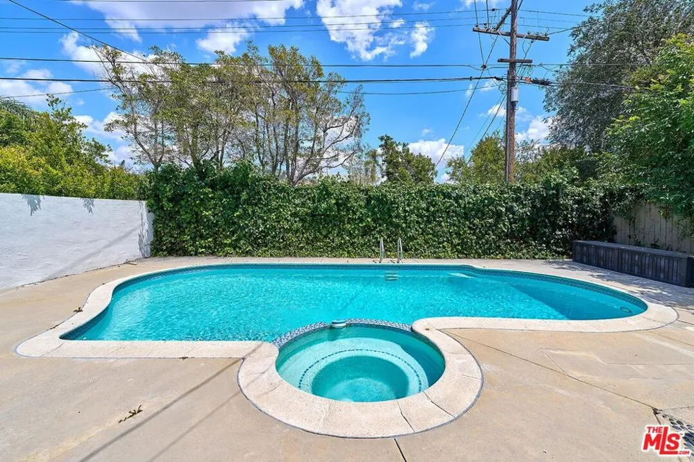 860 S Norton Avenue Los Angeles, CA 90005